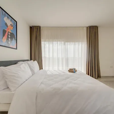 The Valley Collection - B26 - With Private Hot Tub *