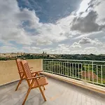 The Valley Collection - B26 - With Private Hot Tub * Xagħra