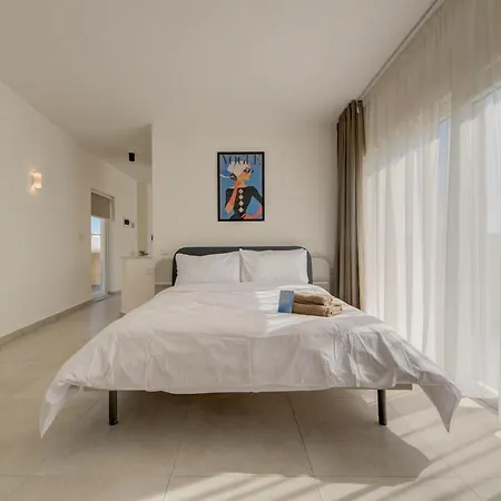 The Valley Collection - B26 - With Private Hot Tub * Xaghra