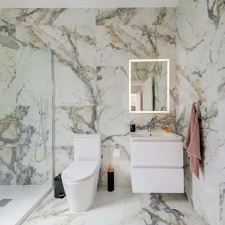 The Valley Collection - B26 - With Private Hot Tub *