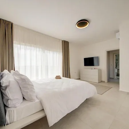 Apartment The Valley Collection - B26 - With Private Hot Tub Xaghra
